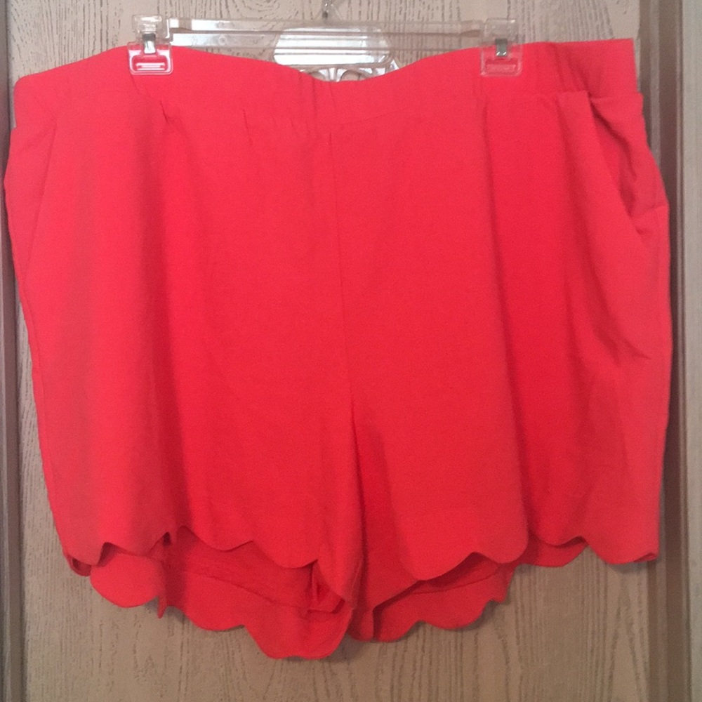 Torrid scalloped shorts
